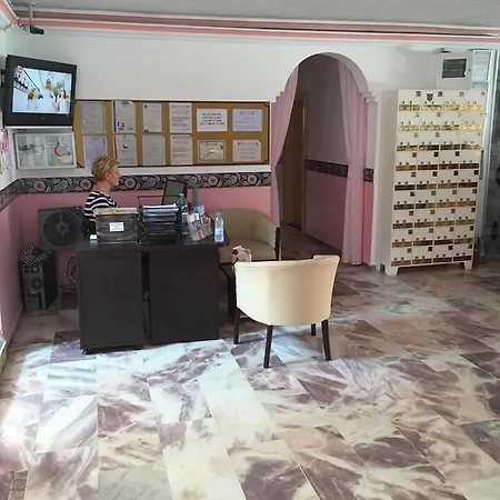 Rosy Aparthotel 3*